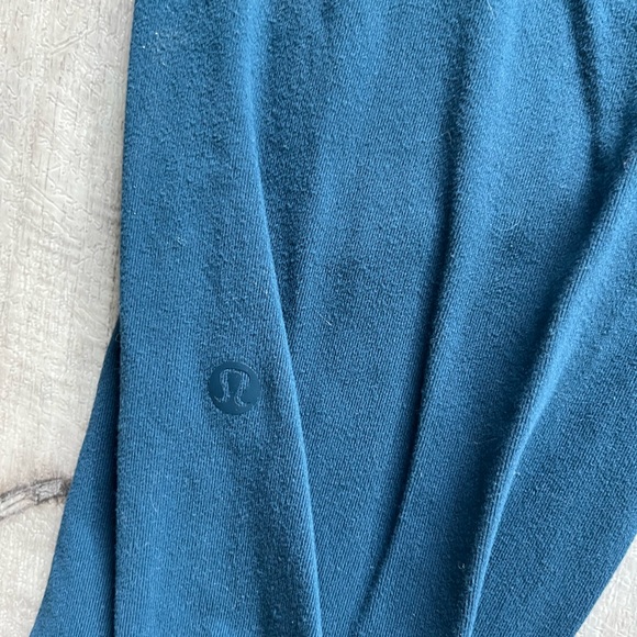 Lululemon ❤️🎄 jogger in Night Diver - Picture 6 of 7